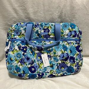 NWT Medium Traveler Bag - Blueberry Blooms​​